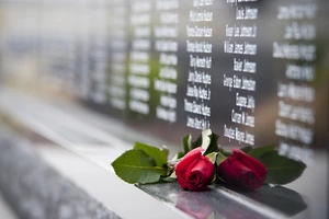 Rose placed on Missouri Vietnam Veterans Memorial